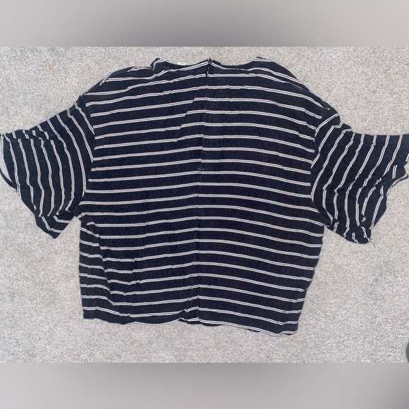 Black and White Stripped Crop Top | ARDENE | Size: L - Picture 2 of 6